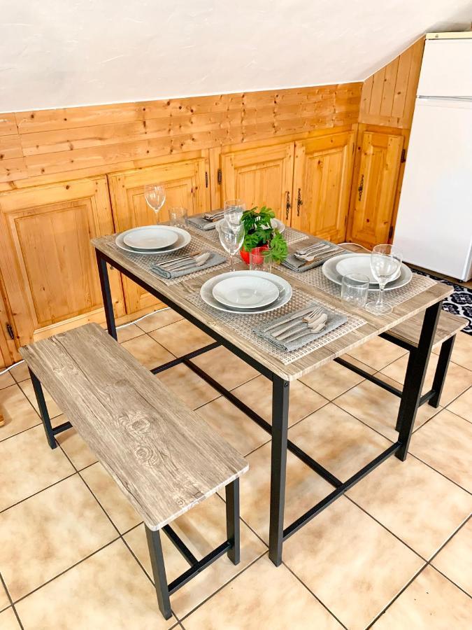 Charmant Appart Sous Toits Proche Chateau Des Ducs ชองเบรี ภายนอก รูปภาพ