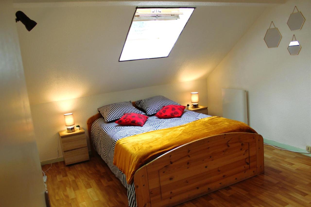 Charmant Appart Sous Toits Proche Chateau Des Ducs ชองเบรี ภายนอก รูปภาพ