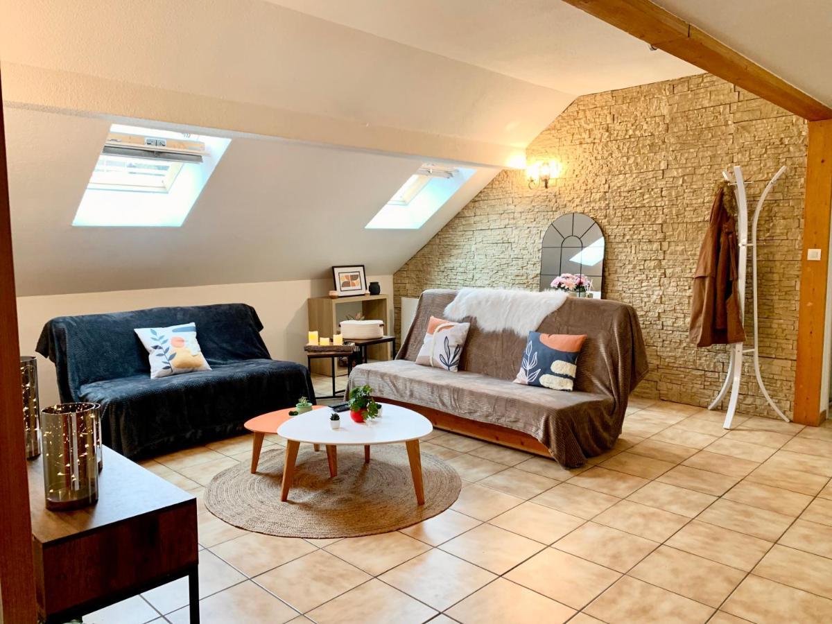 Charmant Appart Sous Toits Proche Chateau Des Ducs ชองเบรี ภายนอก รูปภาพ